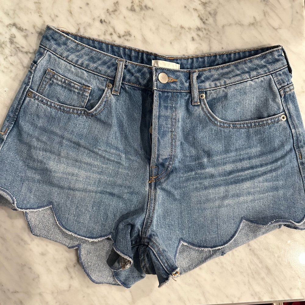 H&M Scallop hem denim shorts